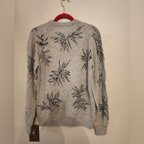 H&M label of graded goods sweeter size small - Picture 2 of 4